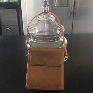 Patent leather Louis Vuitton hand bag